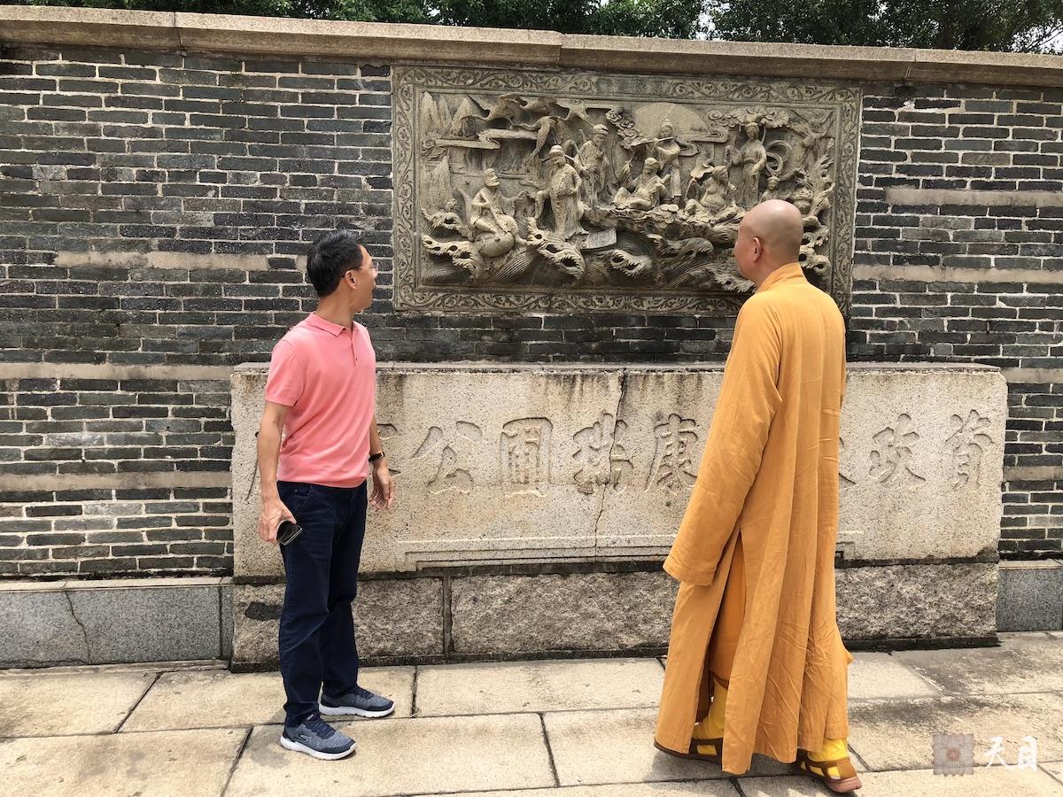 20180708圣观法师带领果实法师等弟子参观佛山南海丹灶的康有为故居4