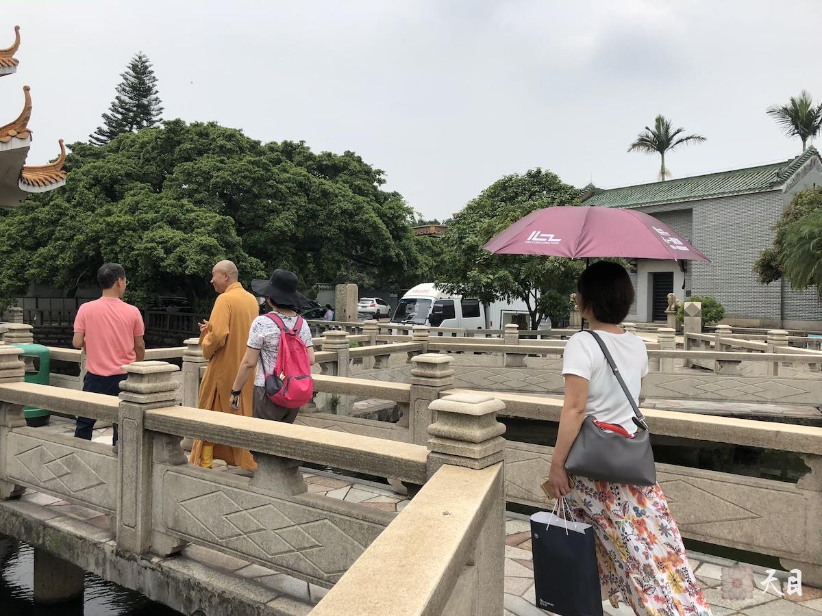 20180708圣观法师带领果实法师等弟子参观佛山南海丹灶的康有为故居5