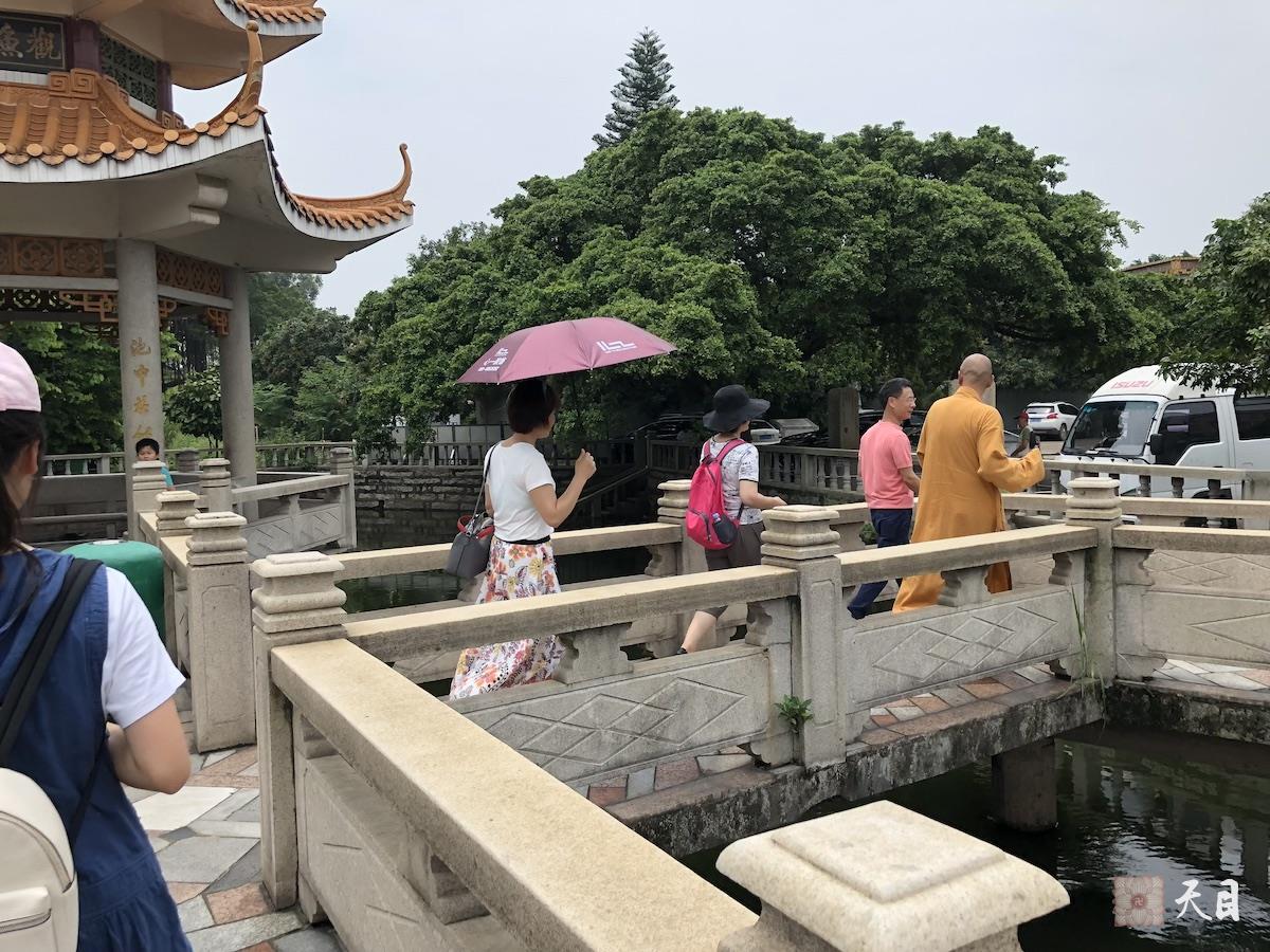 20180708圣观法师带领果实法师等弟子参观佛山南海丹灶的康有为故居5