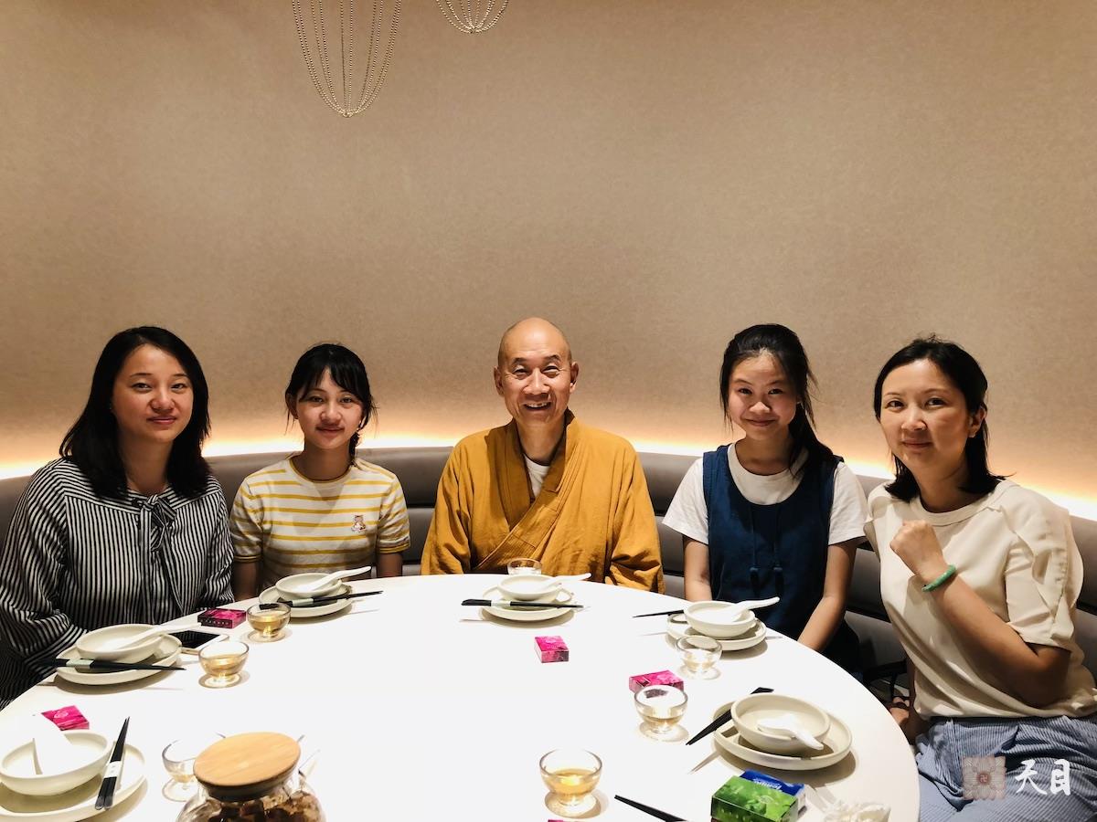 20180708圣观法师带领果实法师在广州应常慈居士供养熹素素食馆