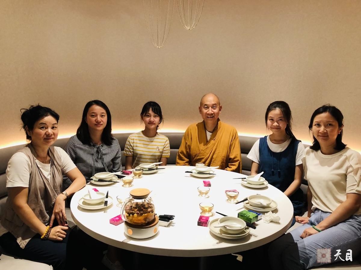 20180708圣观法师带领果实法师在广州应常慈居士供养熹素素食馆