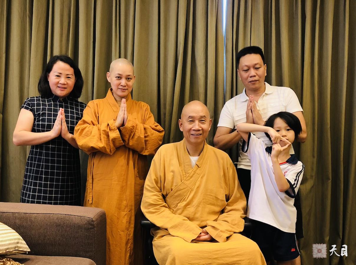 20180712果实法师跟随恩师圣观法师在广州粤海喜来登接见常芳常乖演晟居士