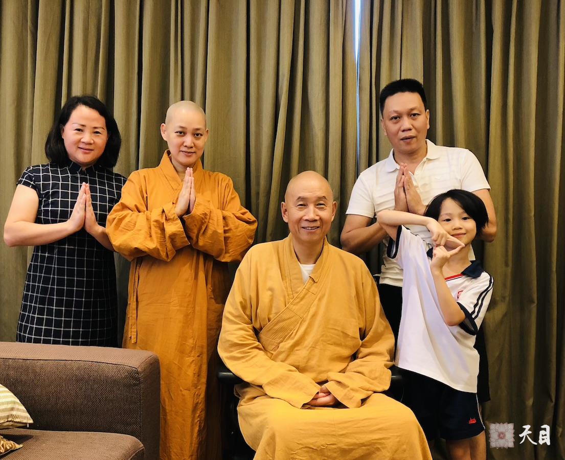 20180712果实法师跟随恩师圣观法师在广州粤海喜来登接见常芳常乖演晟居士