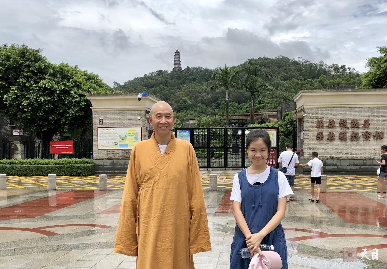 20180718圣观法师带领果贞心平大安居士参观新会梁启超故居1