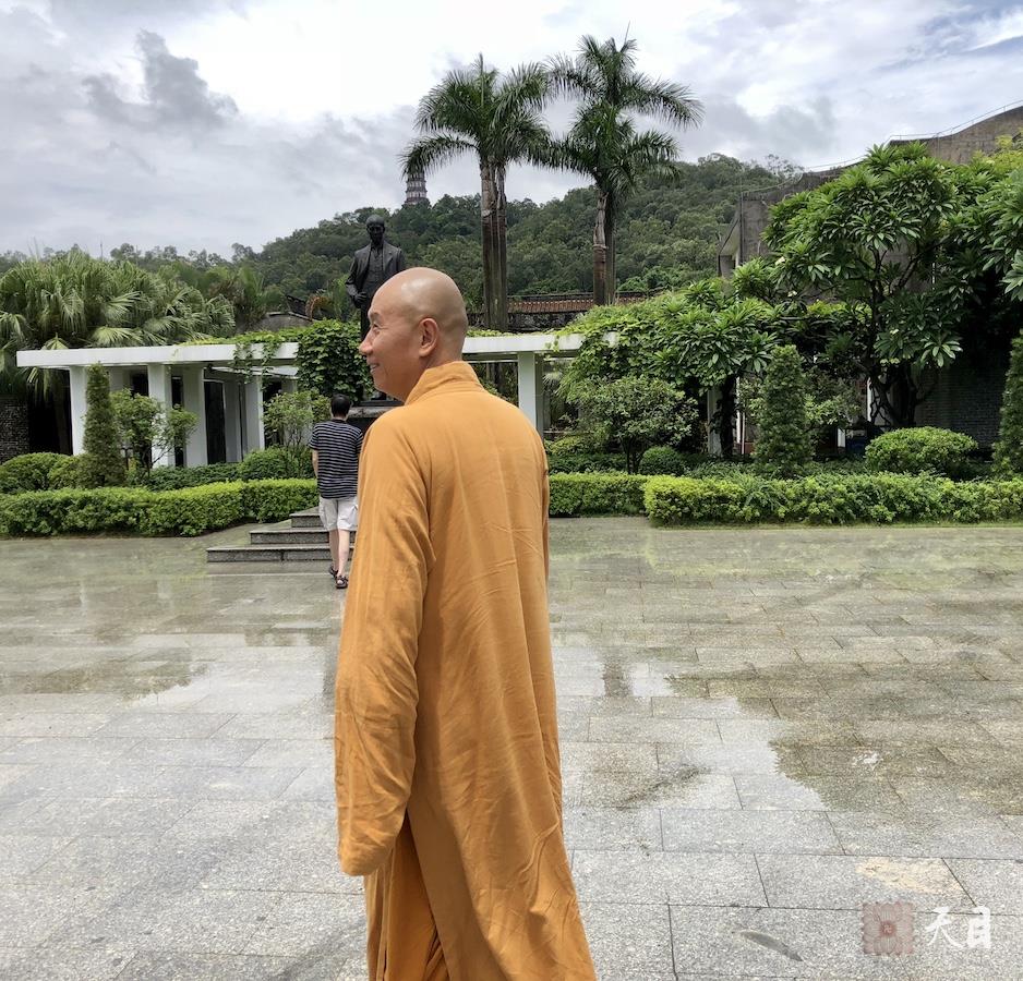 20180718圣观法师带领果贞心平大安居士参观新会梁启超故居1