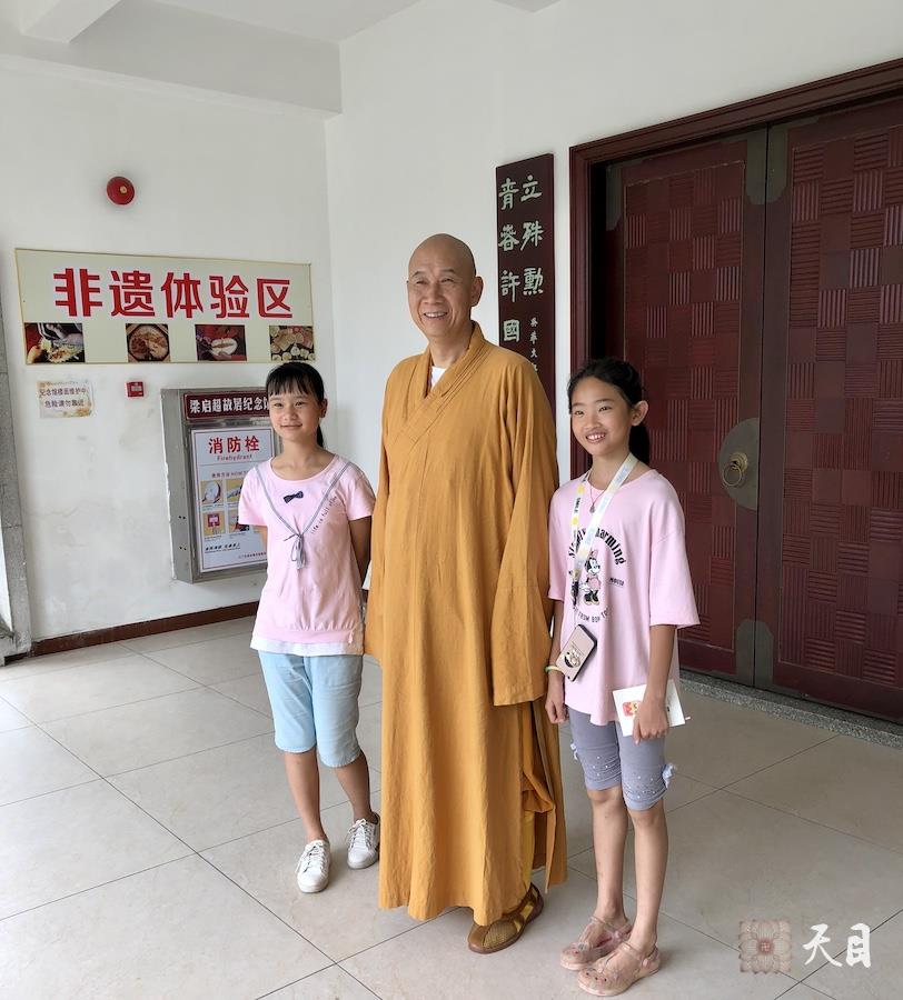 20180718圣观法师带领果贞心平大安居士参观新会梁启超故居1