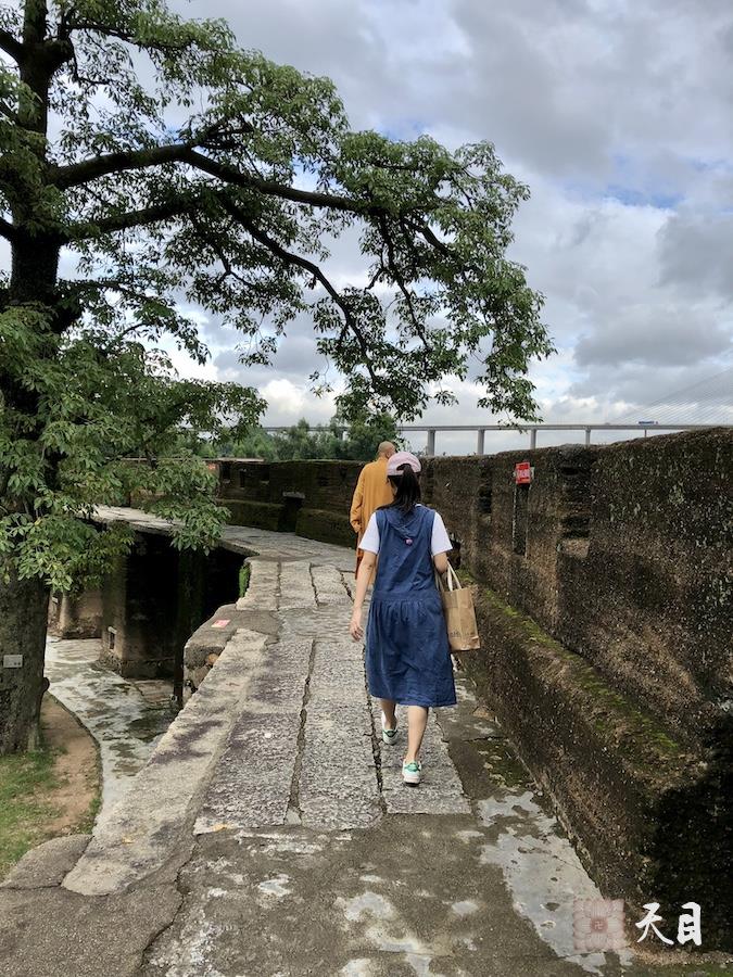 20180718圣观法师带领果贞心平大安居士参观新会崖山1