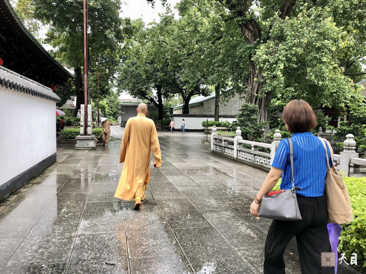 20180723圣观法师带领果实法师等弟子在广州光孝寺参学3