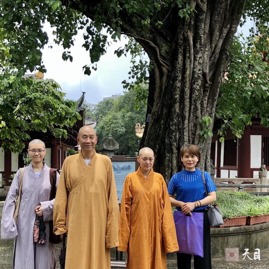 20180723圣观法师带领果实法师等弟子在广州光孝寺参学3