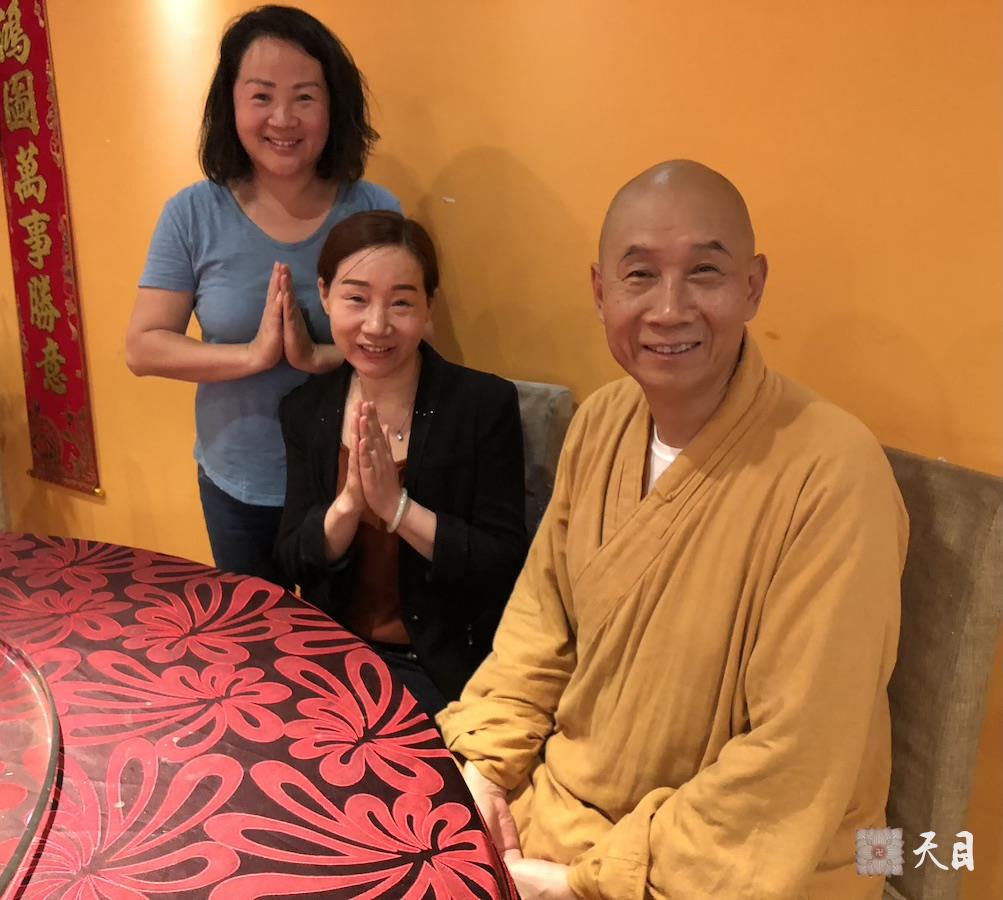 20180723圣观法师带领果实法师在广州应阿娇居士供养莲池荟素食馆