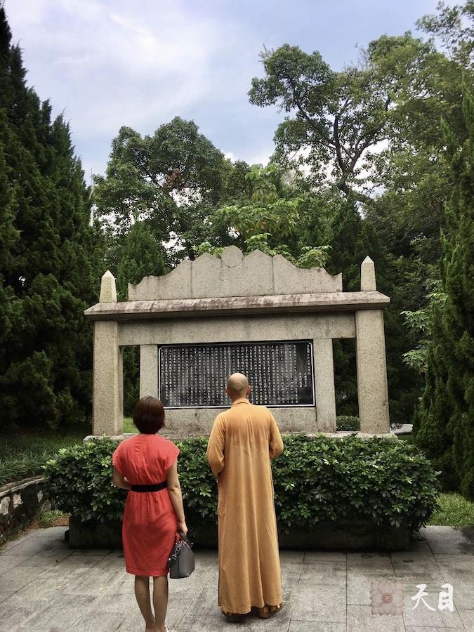 20180802圣观法师在广州瞻仰黄花岗七十二烈士墓园1