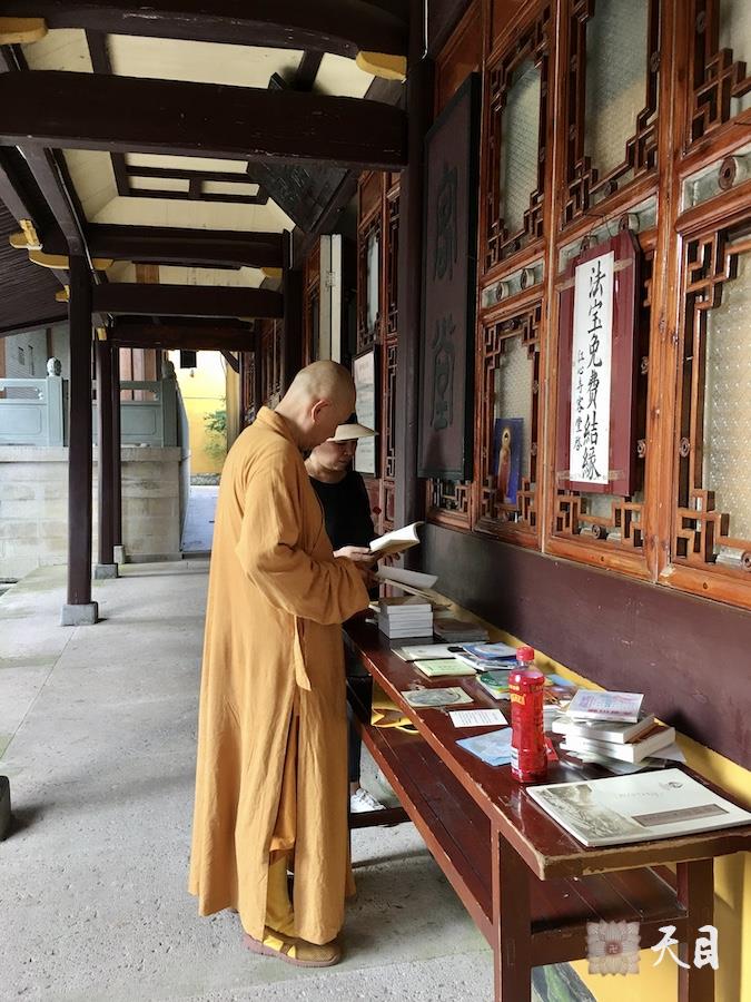 20180806圣观法师带领果然常顺居士在温州江心寺参学
