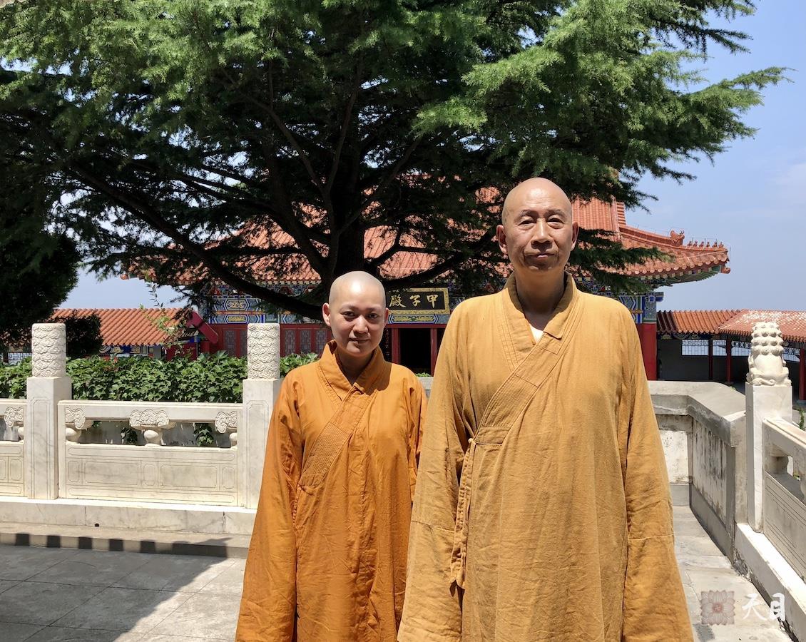 20180811果实法师领众跟随恩师圣观法师游览西安骊山在老母宫