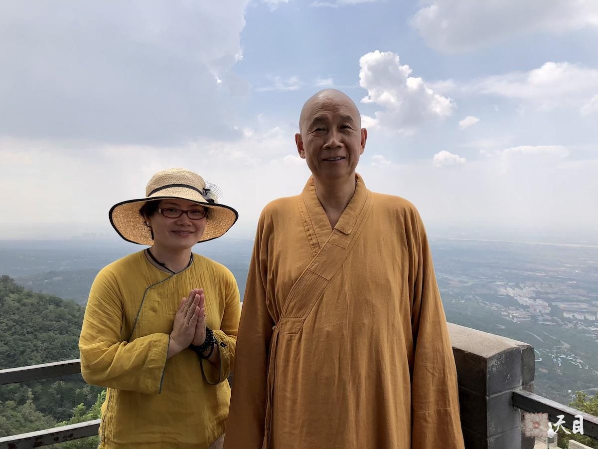 20180811圣观法师带领果实法师等弟子游览西安骊山在烽火台2