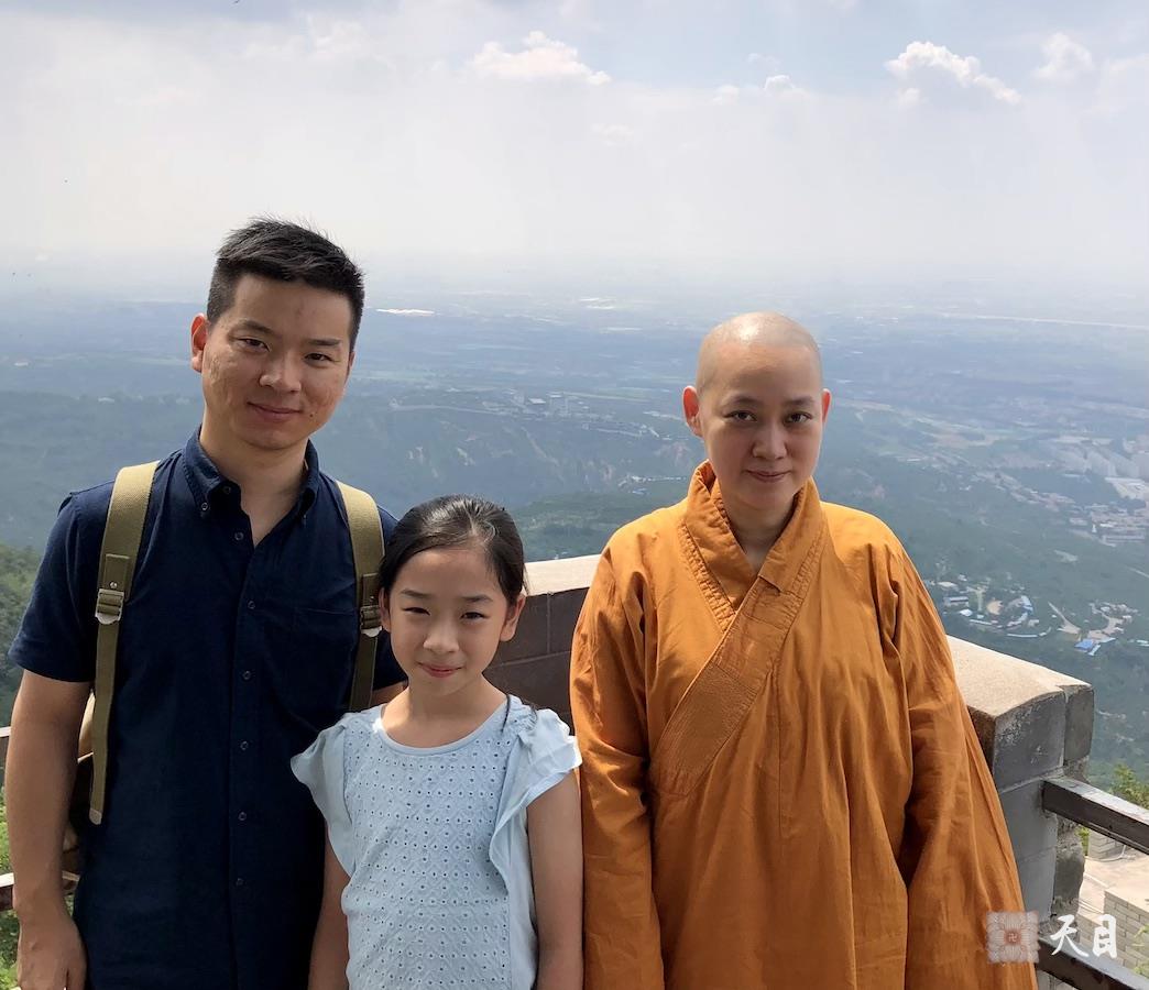 20180811果实法师领众跟随恩师圣观法师游览西安骊山在烽火台2