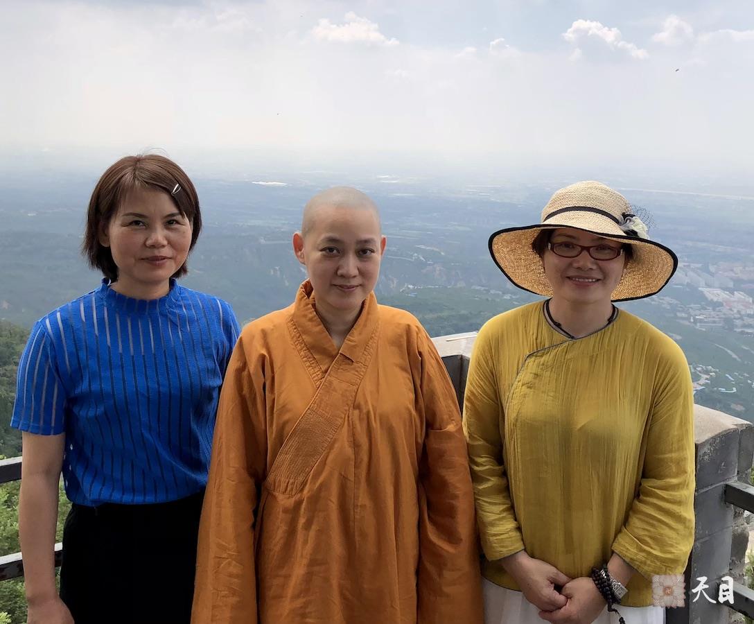 20180811果实法师领众跟随恩师圣观法师游览西安骊山在烽火台2