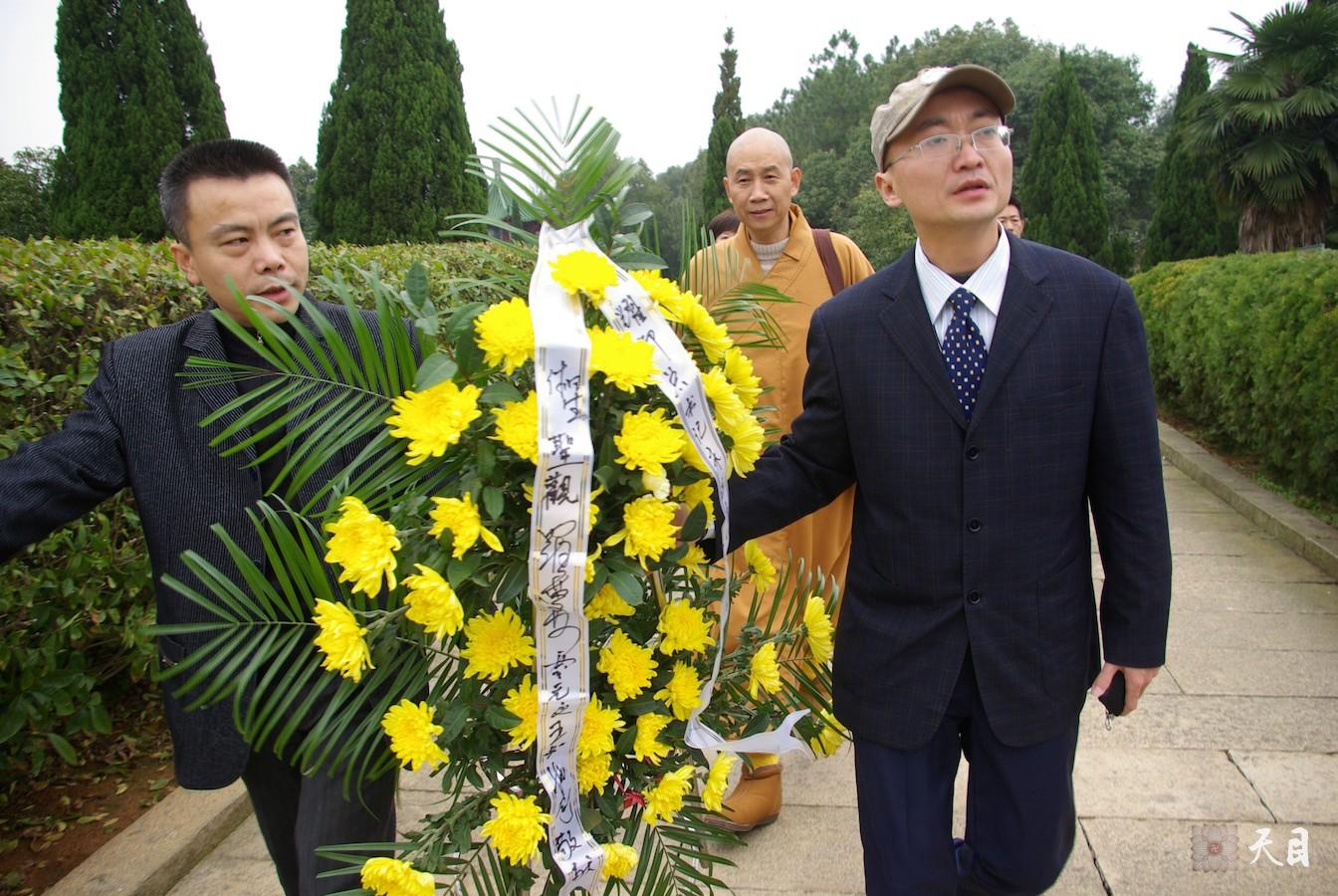 20090311圣观法师在江西共青城富华山胡耀邦陵园1