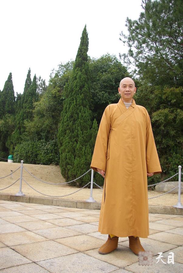 20090311圣观法师在江西共青城富华山胡耀邦陵园2