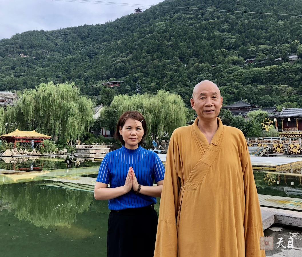 20180811圣观法师带领果实法师等弟子游览西安骊山在华清池2