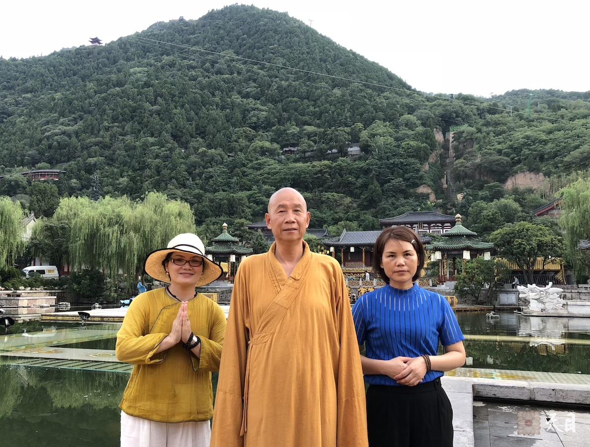 20180811圣观法师带领果实法师等弟子游览西安骊山在华清池2