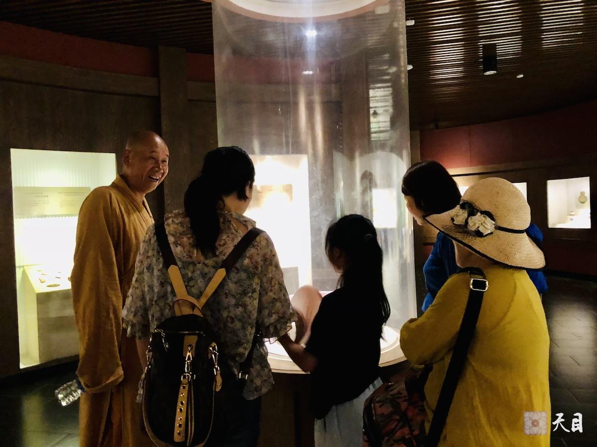 20180813圣观法师带领果实法师等弟子参观西安半坡博物馆3