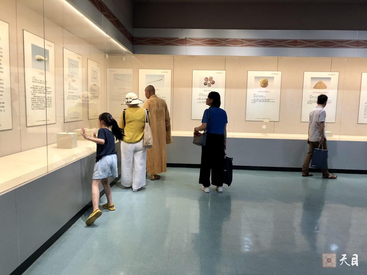 20180813圣观法师带领果实法师等弟子参观西安半坡博物馆6