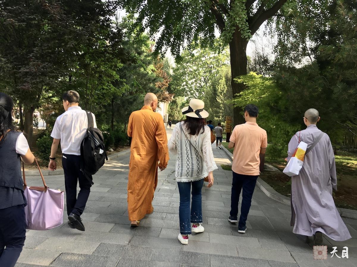 20180518圣观法师带领果实法师等弟子在西安法相宗祖庭大慈恩寺参学3