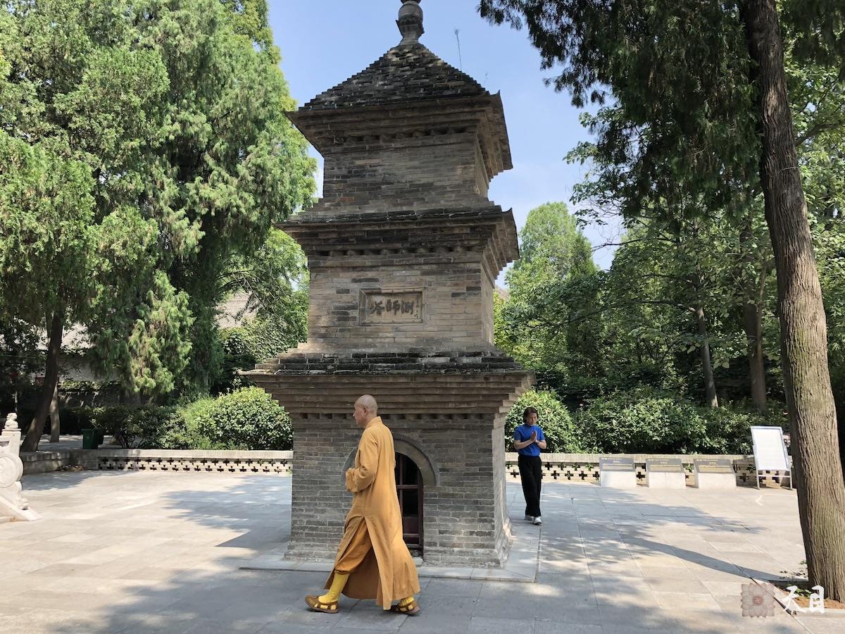 20180814圣观法师带领果实法师等弟子在西安法相宗祖庭兴教寺参学2