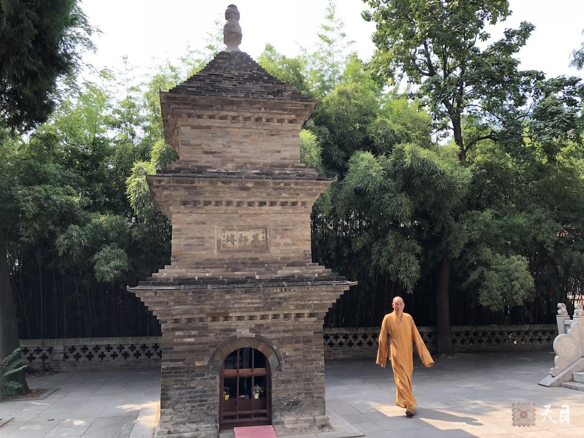 20180814圣观法师带领果实法师等弟子在西安法相宗祖庭兴教寺参学3