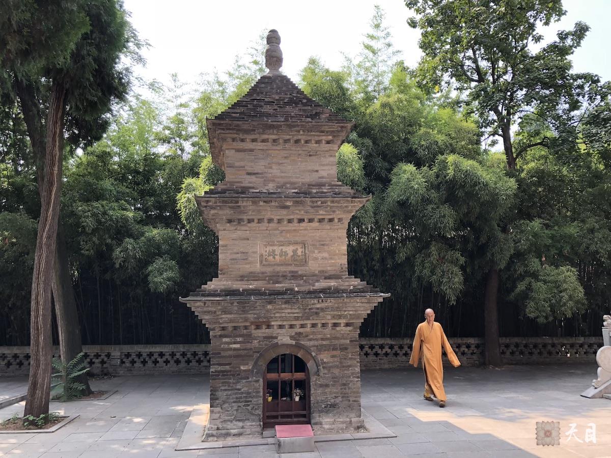 20180814圣观法师带领果实法师等弟子在西安法相宗祖庭兴教寺参学3