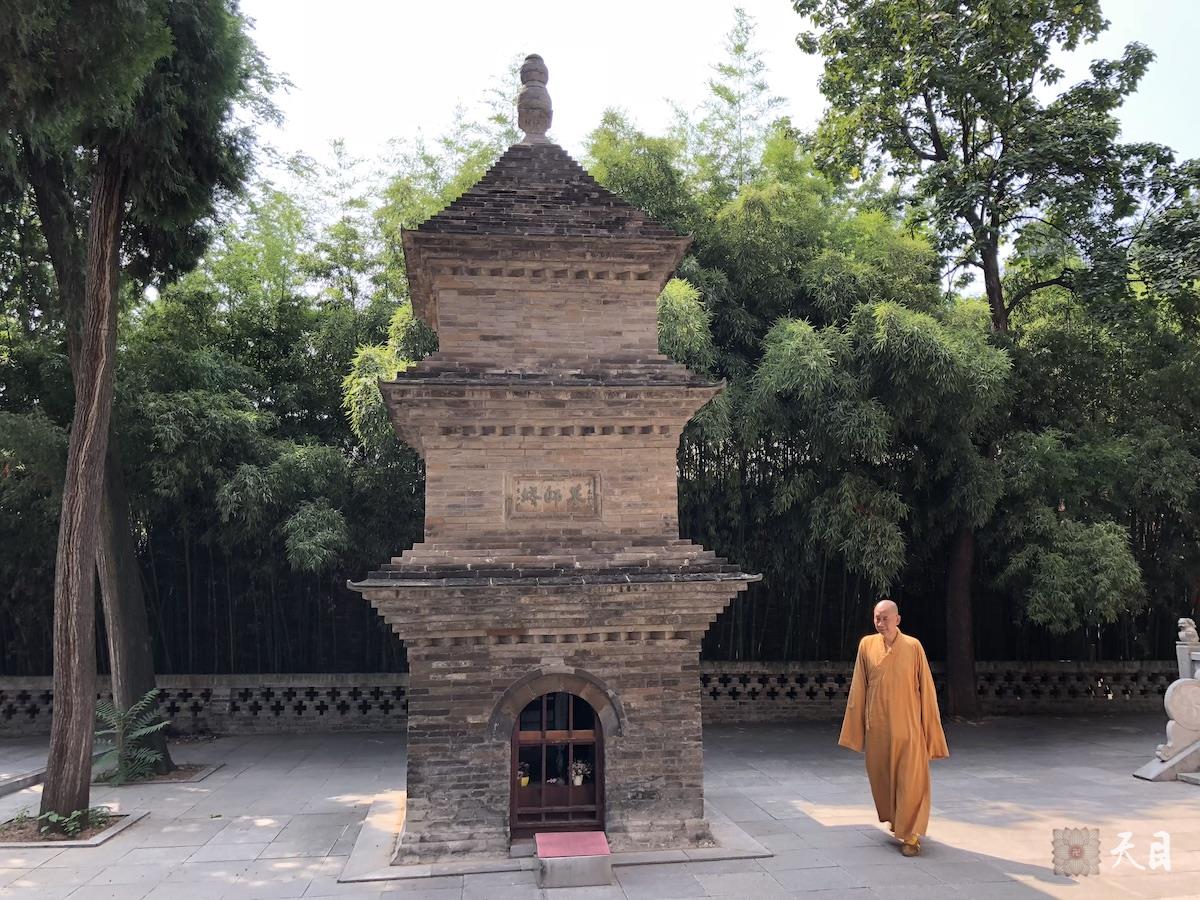 20180814圣观法师带领果实法师等弟子在西安法相宗祖庭兴教寺参学3