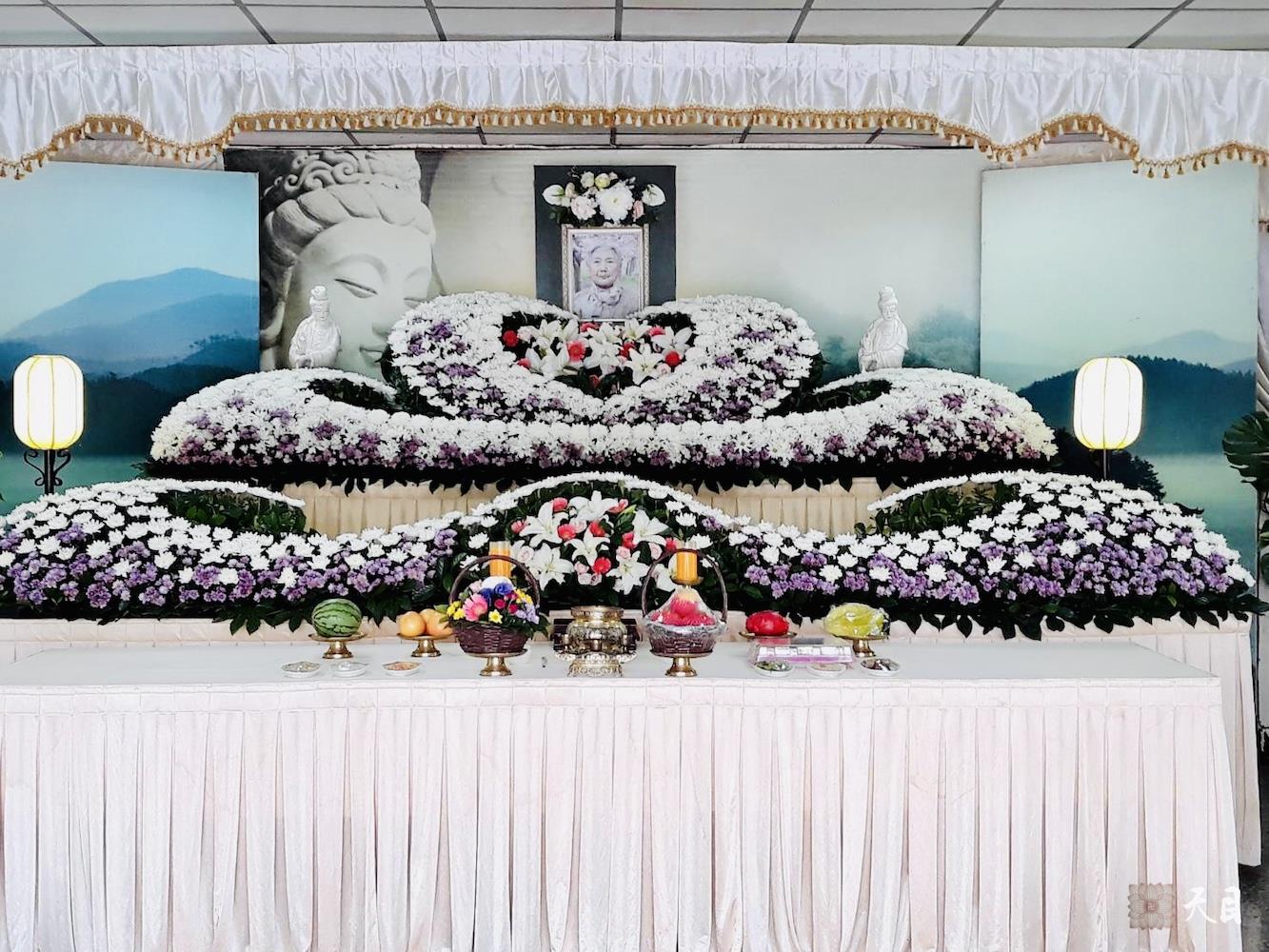 20180818果实法师在恩师圣观法师的加持下从西安前往台湾顺利到达台北桃园机场果芳居士专程从台南来接机