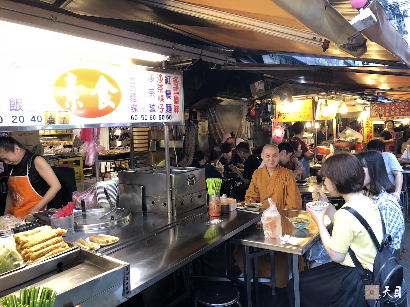 20180818果实法师在果芳居士的护持下来到基隆庙口3