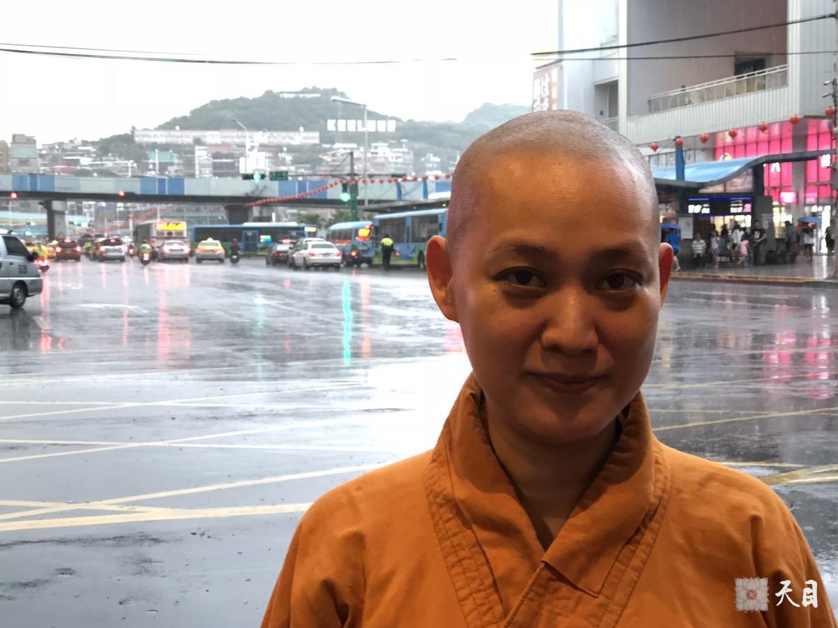 20180818果实法师在果芳居士的护持下来到基隆港1