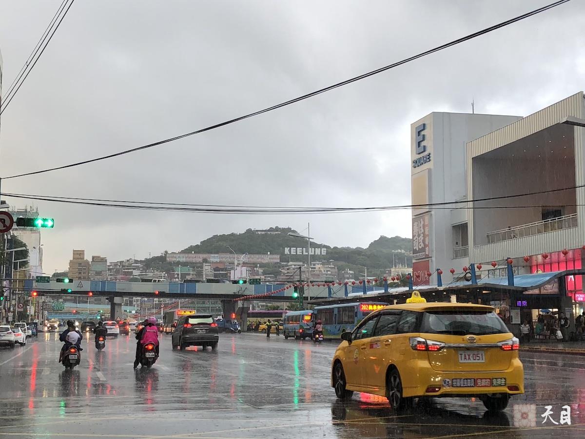 20180818果实法师在果芳居士的护持下来到基隆港1