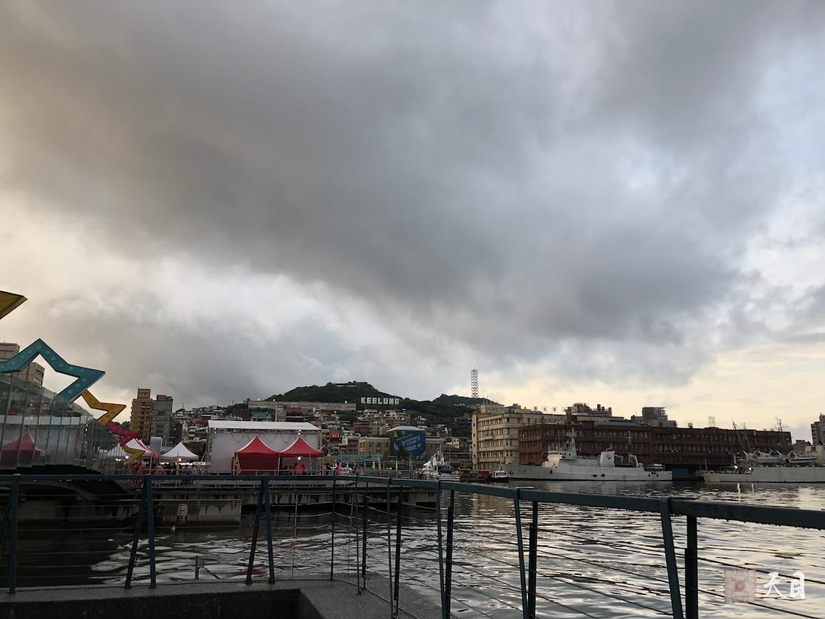 20180818果实法师在果芳居士的护持下来到基隆港2