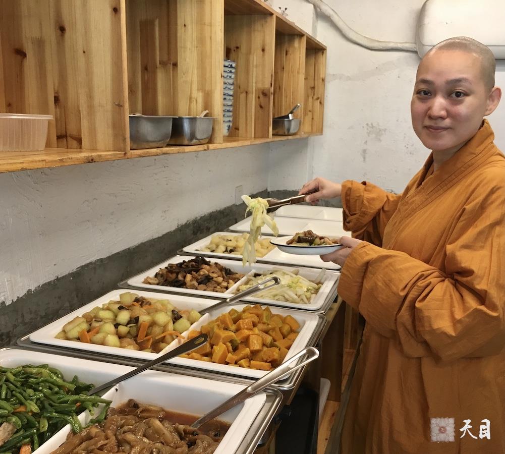 20180718果实法师在广州来到鲜道仙德（饭这舟）素食馆应供1