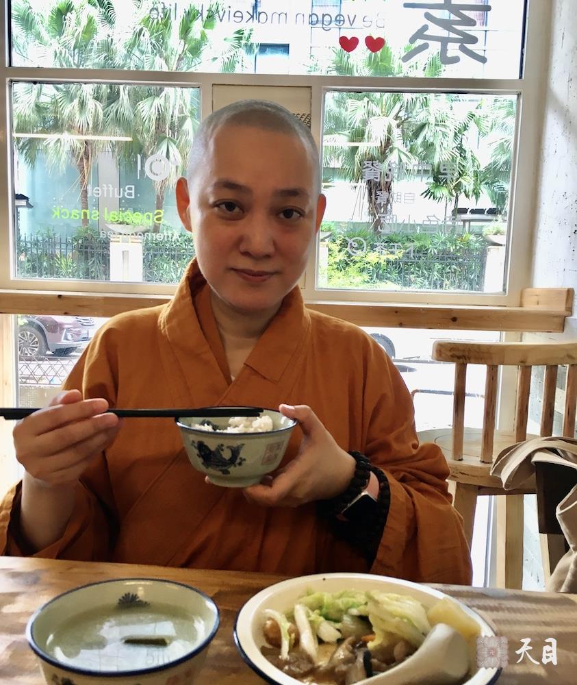 20180718果实法师在广州来到鲜道仙德（饭这舟）素食馆应供2