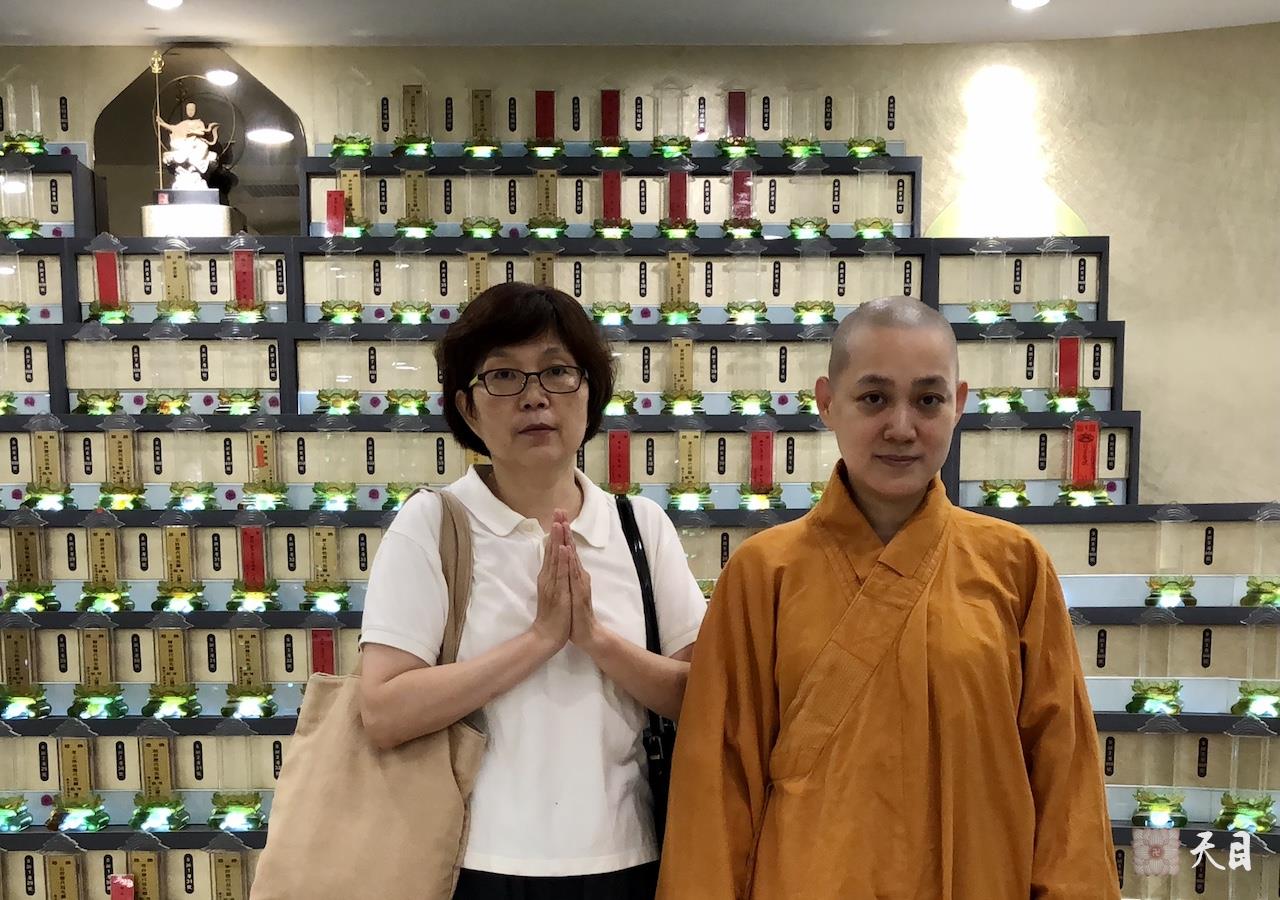 20180821果实法师在果芳居士的护持下来到常景居士的安息地台南富贵南山纪念中心凭吊1