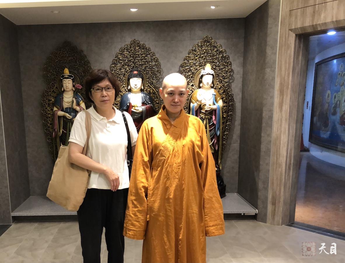 20180821果实法师在果芳居士的护持下来到常景居士的安息地台南富贵南山纪念中心凭吊1