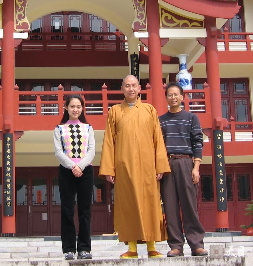 20060308果实（出家前的果实法师）居士和大悟居士跟随恩师圣观法师到恩师任教的宝峰寺江西佛学院参学