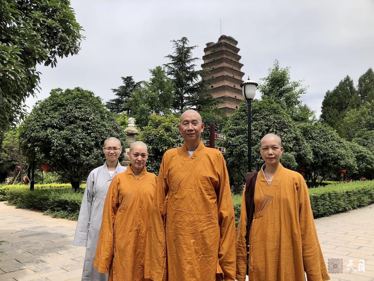 20180528圣观法师带领果实法师等弟子在西安净土宗祖庭香积寺参学2