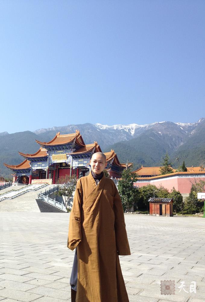 20120313果实法师带领阿慧李贞慧常阳常真常洁兄妹等居士在云南大理崇圣寺参学3