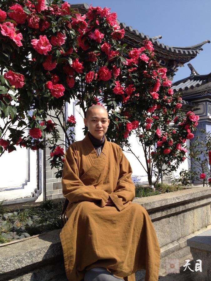 20120313果实法师带领阿慧李贞慧常阳常真常洁兄妹等居士在云南大理崇圣寺参学3