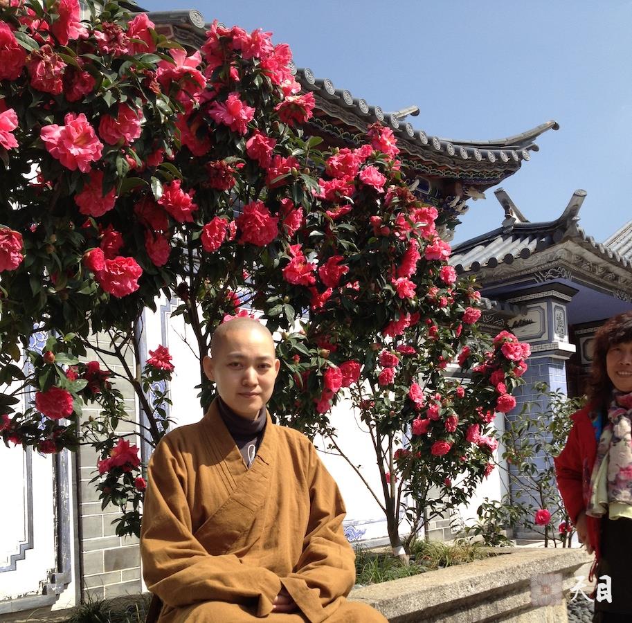 20120313果实法师带领阿慧李贞慧常阳常真常洁兄妹等居士在云南大理崇圣寺参学3
