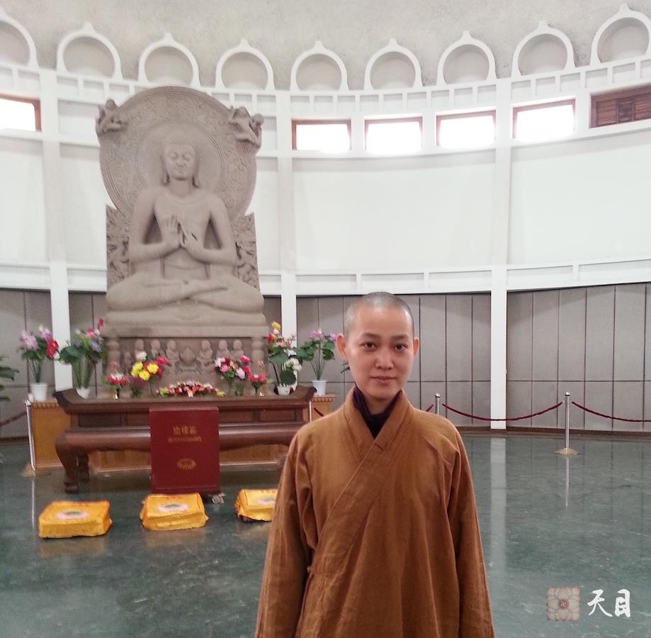 20130404果实法师带领果愿居士在洛阳白马寺参学