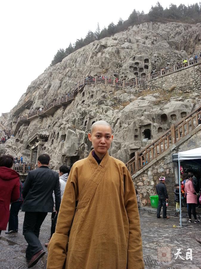 20130405果实法师带领果愿居士瞻仰洛阳龙门石窟