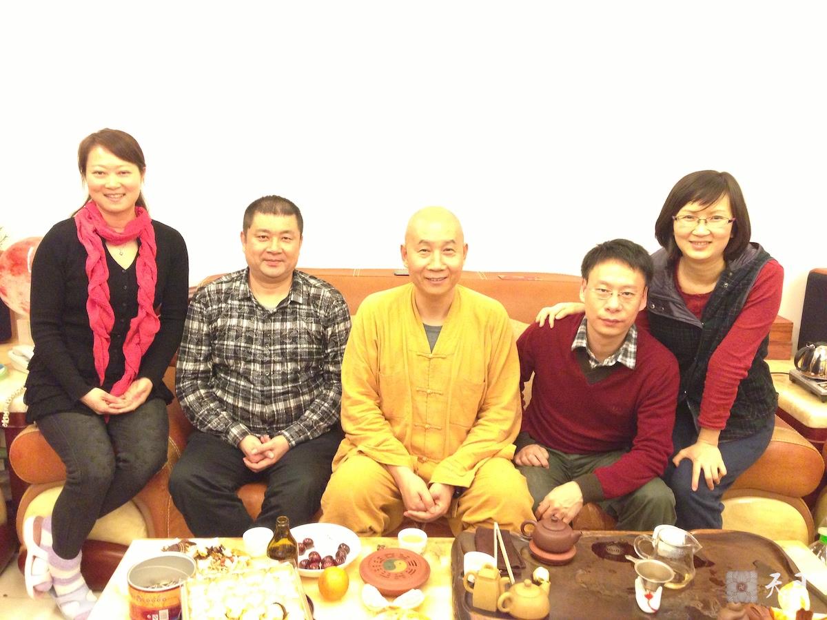 20130209圣观法师应心敬果贞居士夫妇的礼请供养到珠江帝景家中吃年夜饭除夕开示2