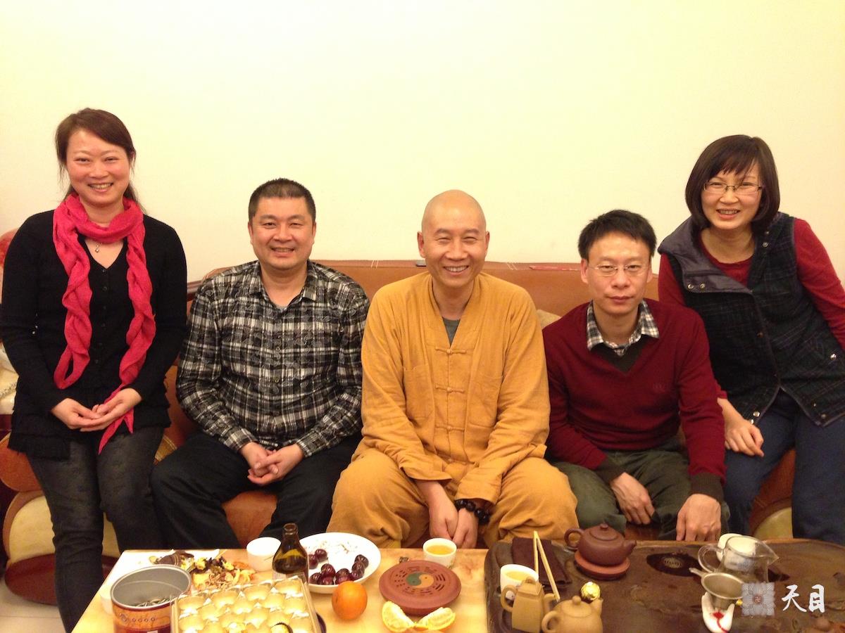 20130209圣观法师应心敬果贞居士夫妇的礼请供养到珠江帝景家中吃年夜饭除夕开示2