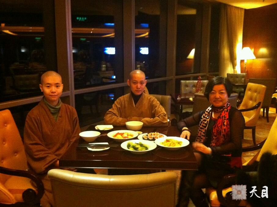 20140202正月初二果实法师在温州香格里拉豪华阁享用净素餐食